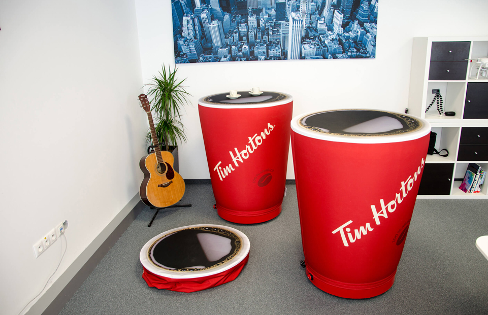 Tavolo-gonfiabile-AXION-Coffee-cliente-Tim-Hortons